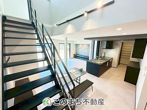 オープンでのびやかな空間を生み出す、こだわりの広がりとゆとり。ご家族と過ごす時間を大切にした住空間が魅力的です♪