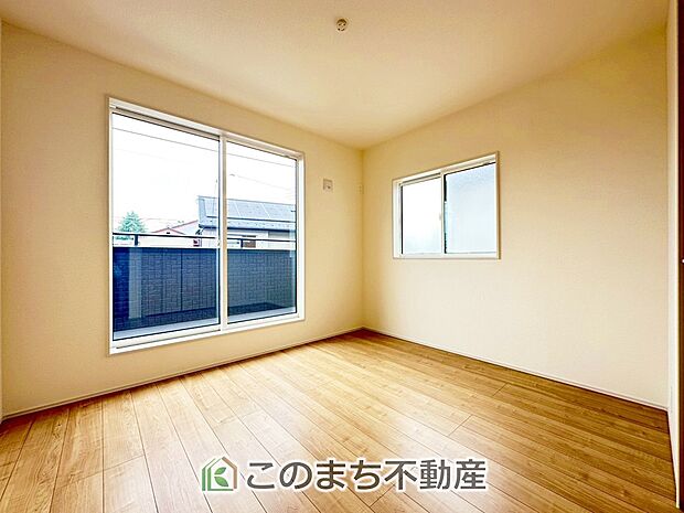 柔らかい陽光が差し込む明るいお部屋を演出する設計。彩光の取れる窓が気持ちの良いお部屋を創り上げます。