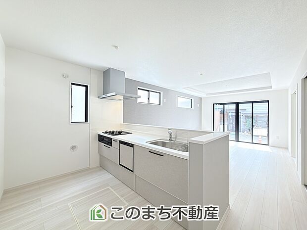 人気の対面式キッチン☆料理をしながらご家族とコミュニケーションが取れます♪