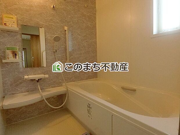 同社施工物件の写真です。※建具やフローリング、その他仕様が異なる場合がございます。