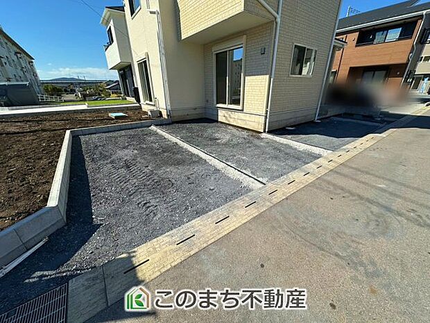 お車並列２台分ご用意しております♪ 