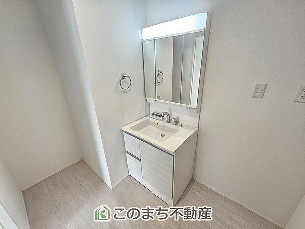 【洗面】シャンプードレッサーで朝の身支度♪伸びるホースでお掃除も簡単清潔です！