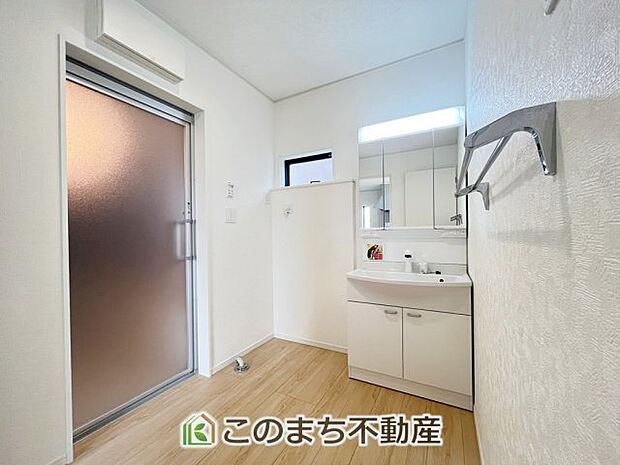 【洗面】シャンプードレッサーで朝の身支度♪伸びるホースでお掃除も簡単清潔です！