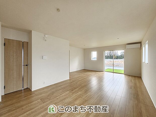 【居間・リビング】ＬＤＫは明るく日中電気をつけなくても生活出来るエコ住宅！！