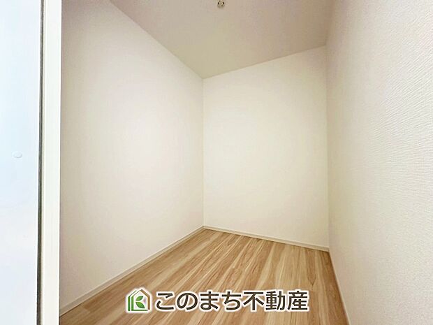 【収納】２階ホール部分のホールクローク♪大型荷物も収納できて便利ですね！ 