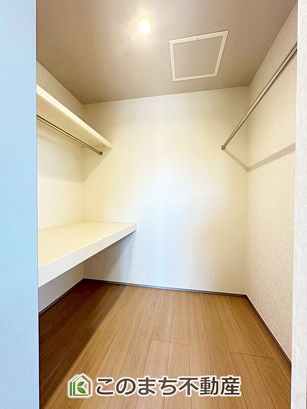 【収納】主寝室には収納を多めに設置しております。 私服からスーツまでご夫婦お二人分の収納も可能ですね！ 