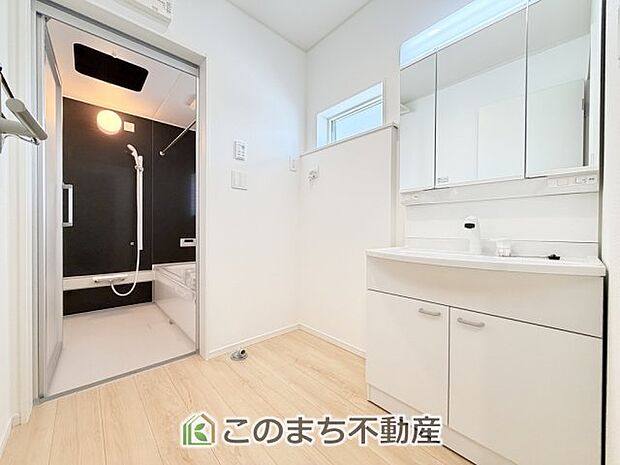 【洗面】シャンプードレッサーで朝の身支度♪伸びるホースでお掃除も簡単清潔です！