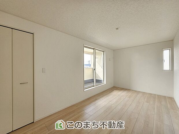 【洋室】南向きで陽当たりの良い洋室♪風通しもよく快適です☆