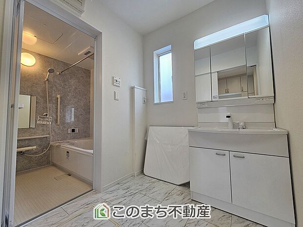 【洗面】シャンプードレッサーで朝の身支度♪伸びるホースでお掃除も簡単清潔です！