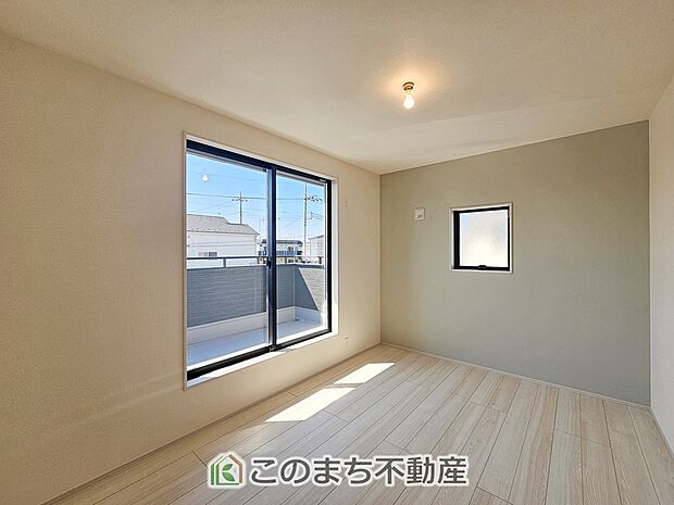 【洋室】南向きで陽当たりの良い洋室♪風通しもよく快適です☆