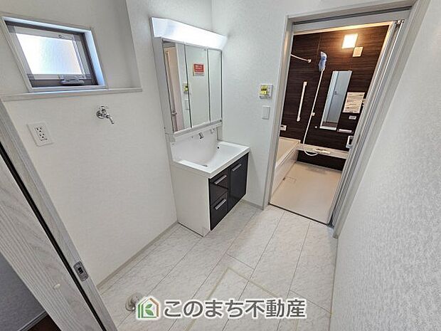 【洗面】シャンプードレッサーで朝の身支度♪伸びるホースでお掃除も簡単清潔です！