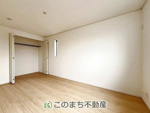【洋室】南向きで陽当たりの良い洋室♪風通しもよく快適です☆