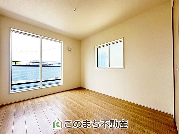 【洋室】大切なプライベート空間は、趣味に合わせて使って頂けるようシンプルに仕上げてあります。 
