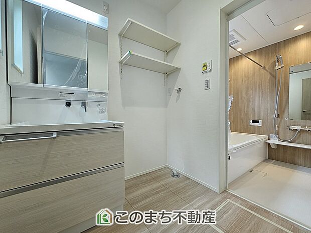 【洗面】シャンプードレッサーで朝の身支度♪伸びるホースでお掃除も簡単清潔です！