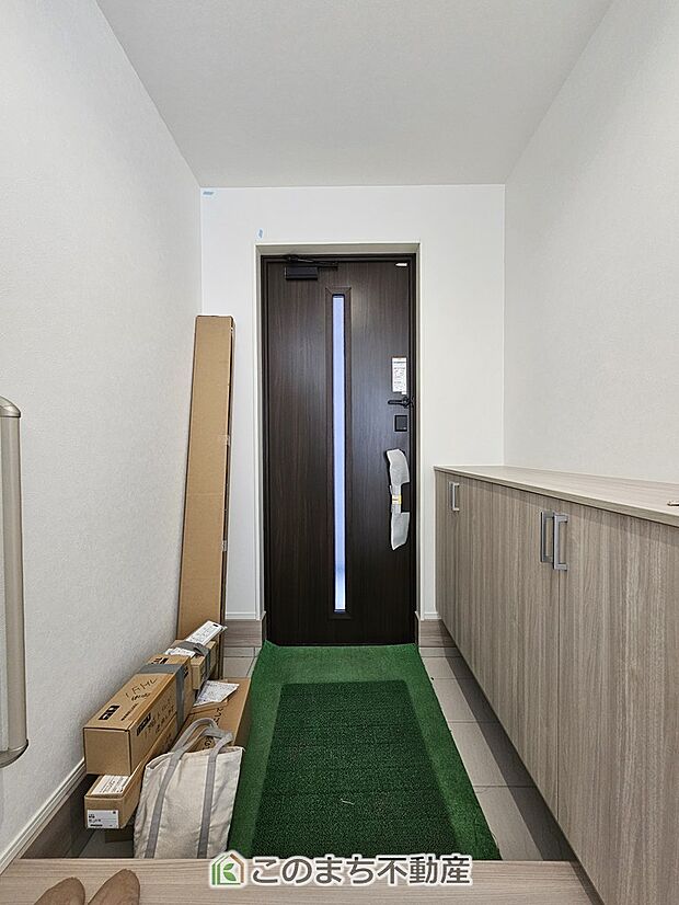 【玄関】スタイリッシュな玄関スペース