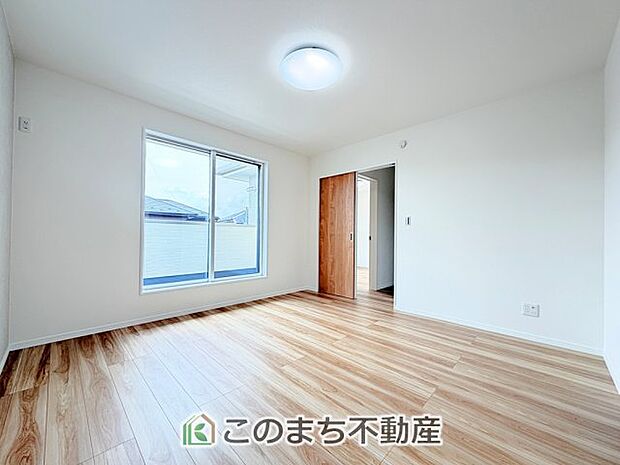 【洋室】南向きで陽当たりの良い洋室♪風通しもよく快適です☆