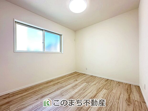 【洋室】大切なプライベート空間は、趣味に合わせて使って頂けるようシンプルに仕上げてあります。 