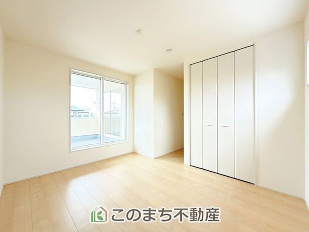 【洋室】南向きで陽当たりの良い洋室♪風通しもよく快適です☆