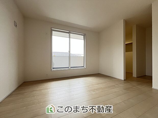 【洋室】南向きで陽当たりの良い洋室♪風通しもよく快適です☆