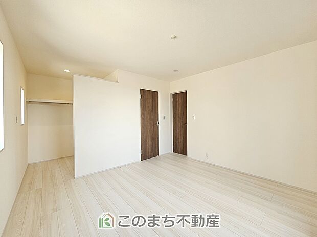 【洋室】南向きで陽当たりの良い洋室♪風通しもよく快適です☆