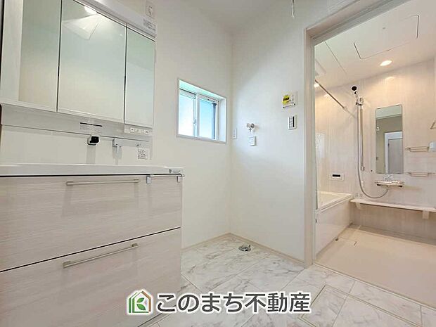 【洗面】シャンプードレッサーで朝の身支度♪伸びるホースでお掃除も簡単清潔です!