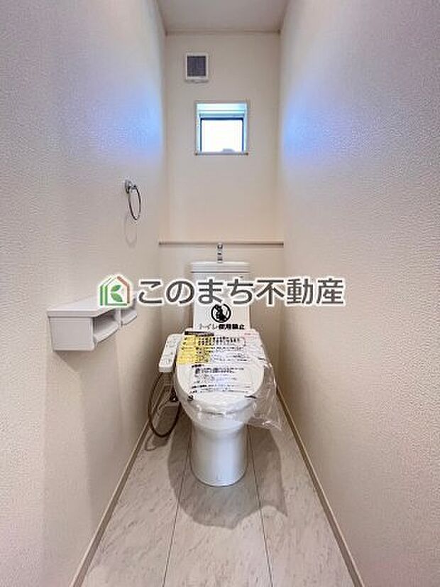 【トイレ】同社施工物件の写真です。※建具やフローリング、その他仕様が違う場合がございます。