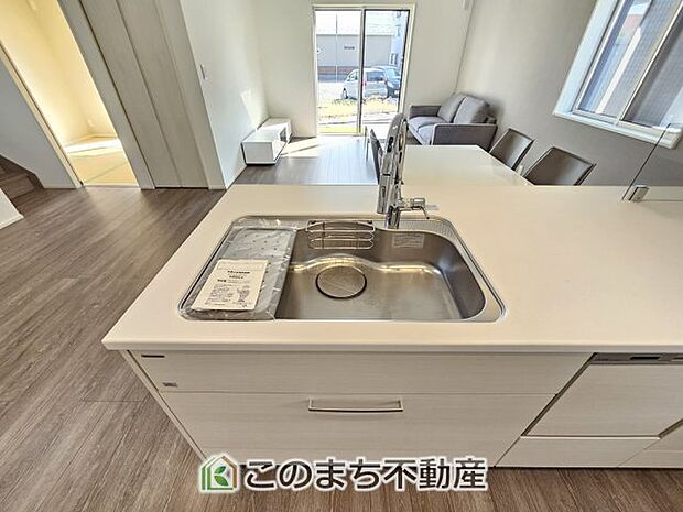 【キッチン】同社施工物件の写真です。※建具やフローリング、その他仕様が違う場合がございます。