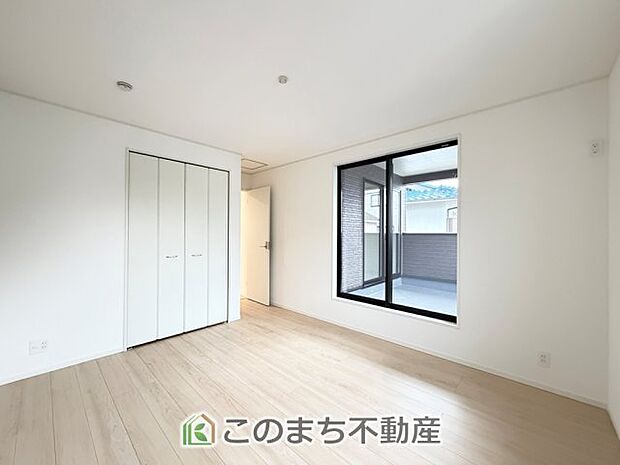 【洋室】南向きで陽当たりの良い洋室♪風通しもよく快適です☆
