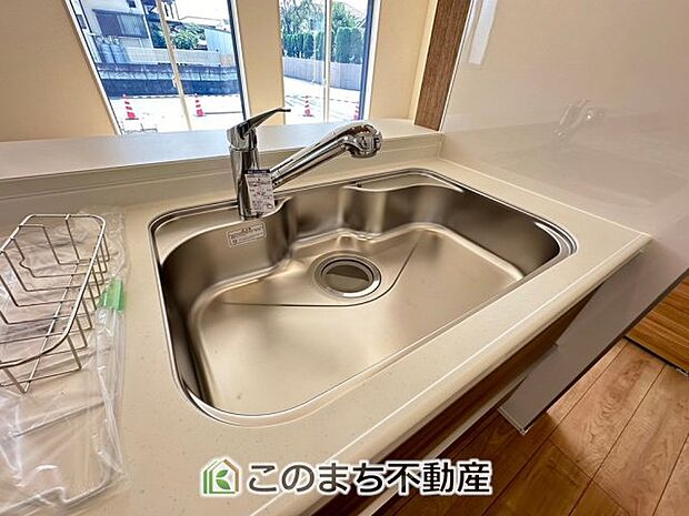 【キッチン】同社施工物件の写真です。※建具やフローリング、その他仕様が違う場合がございます。