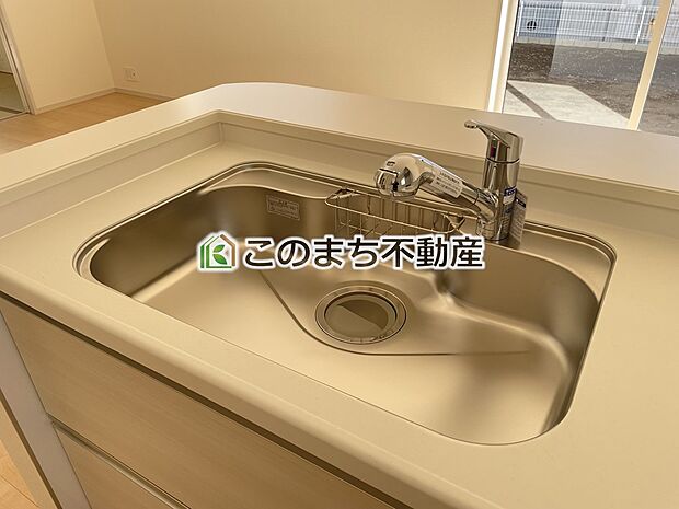 【キッチン】同社施工物件の写真です。※建具やフローリング、その他仕様が違う場合がございます。