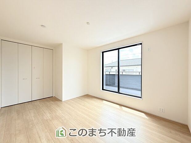 【洋室】南向きで陽当たりの良い洋室♪風通しもよく快適です☆