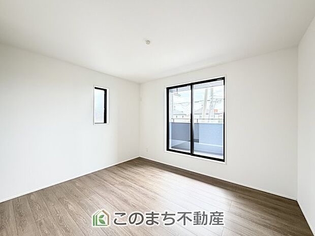 【洋室】南向きで陽当たりの良い洋室♪風通しもよく快適です☆