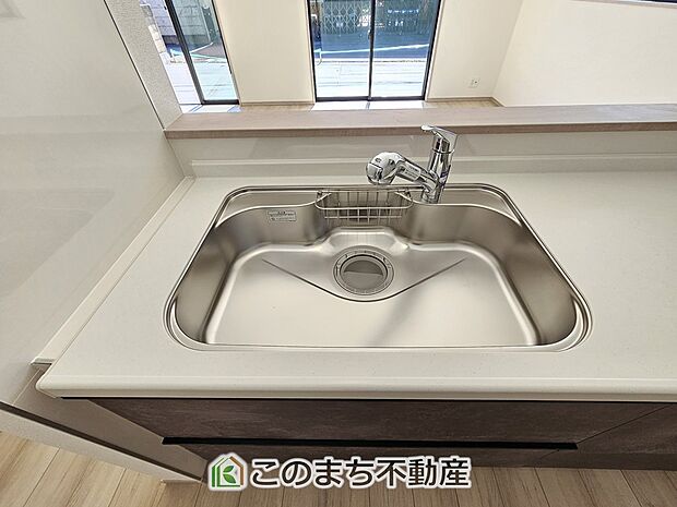 【キッチン】同社施工物件の写真です。※建具やフローリング、その他仕様が違う場合がございます。