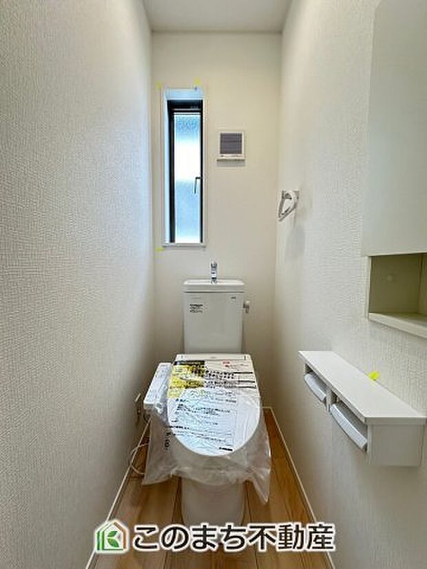 【トイレ】同社施工物件の写真です。※建具やフローリング、その他仕様が違う場合がございます。