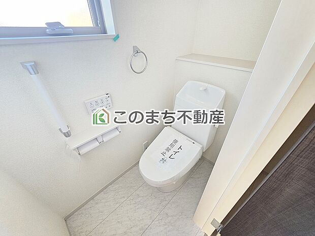 【トイレ】同社施工物件の写真です。※建具やフローリング、その他仕様が違う場合がございます。