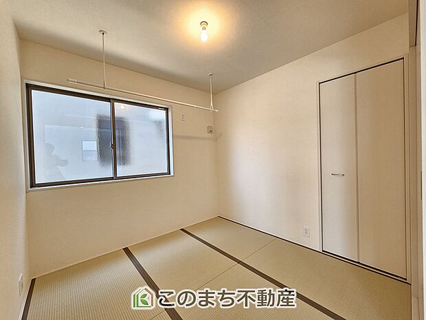 【和室】お子様のお昼寝にも便利な和室です。大きな窓から暖かな日差しが差し込みます♪