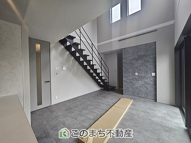 【居間・リビング】LDKは明るく日中電気をつけなくても生活出来るエコ住宅!!