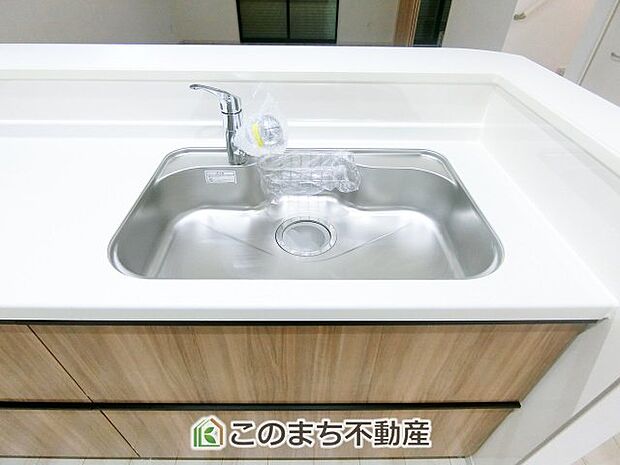 【キッチン】同社施工物件の写真です。※建具やフローリング、その他仕様が違う場合がございます。
