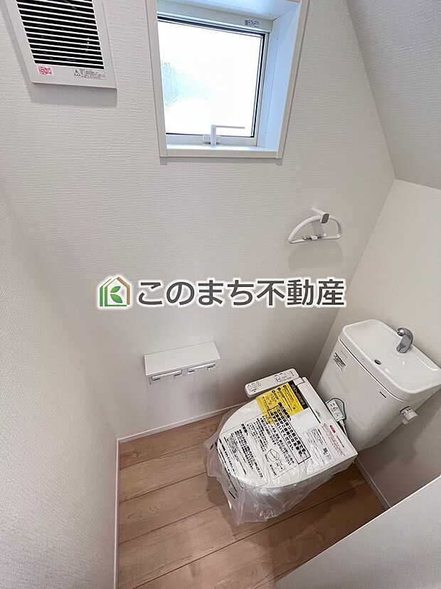 【トイレ】同社施工物件の写真です。※建具やフローリング、その他仕様が違う場合がございます。