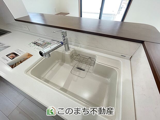 【キッチン】同社施工物件の写真です。※建具やフローリング、その他仕様が違う場合がございます。