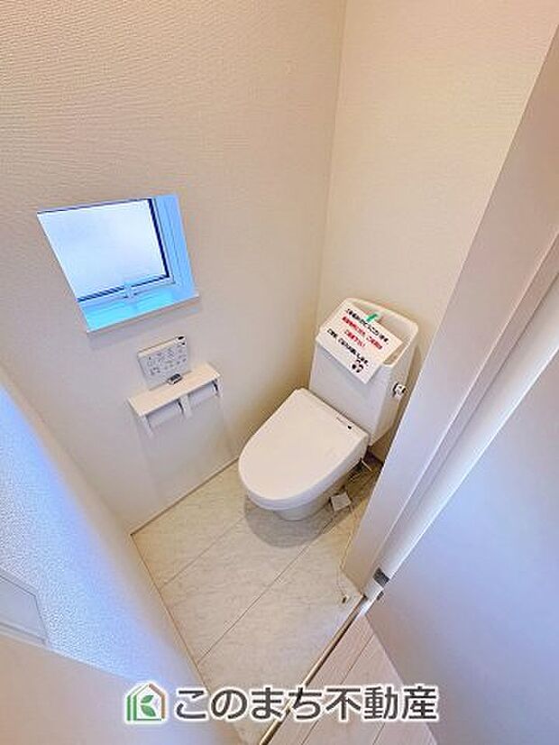 【トイレ】同社施工物件の写真です。※建具やフローリング、その他仕様が違う場合がございます。