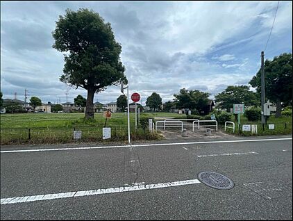 境保泉中央公園 約390m(徒歩約5分)