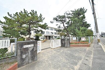 福岡市立西戸崎小学校 徒歩476m