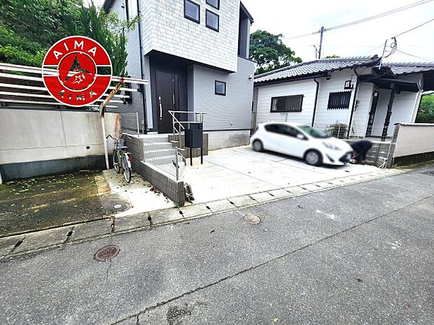 【外観】広々した駐車場です。