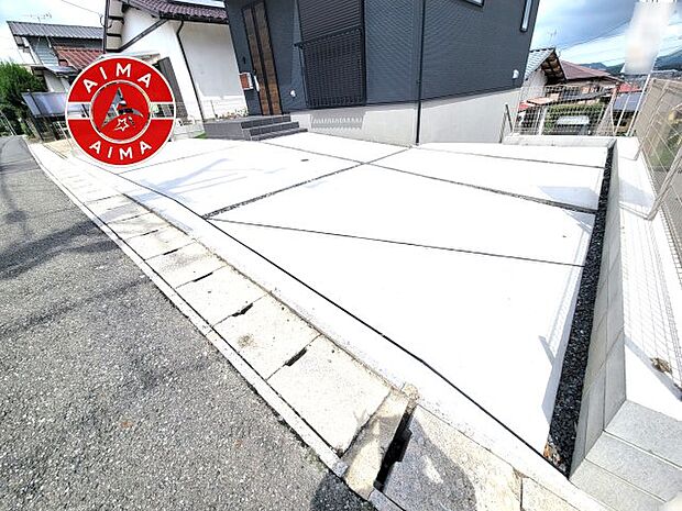 【外観】広々した駐車場になります。