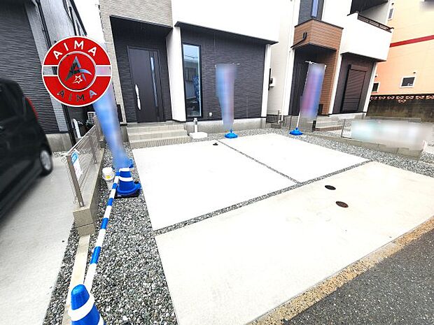 【外観】広々した駐車場です。