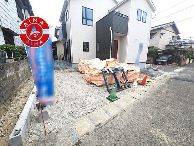 【外観】広々した駐車場です。
