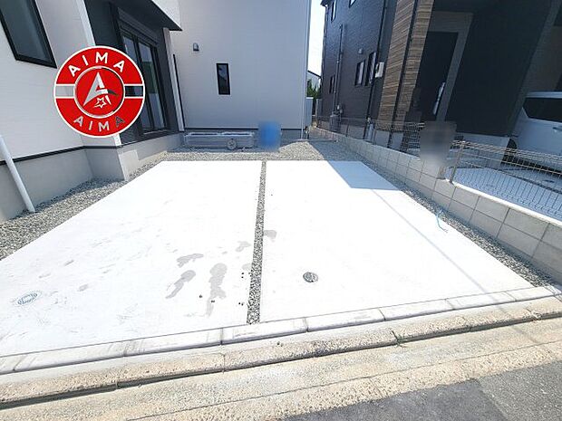 【外観】広々した駐車場です。