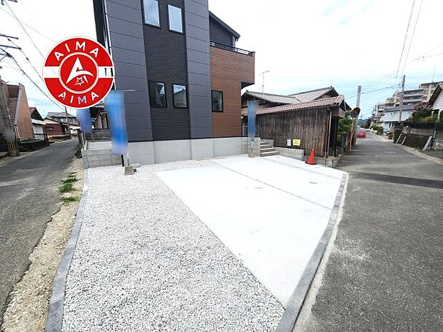 【外観】広々した駐車場です。