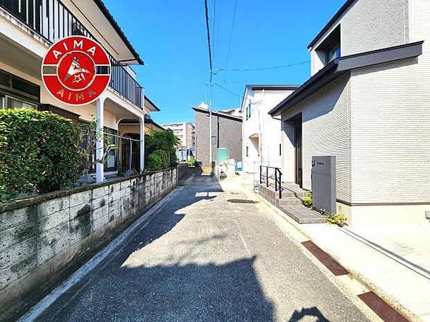 【外観】前面道路含む現地の写真です。